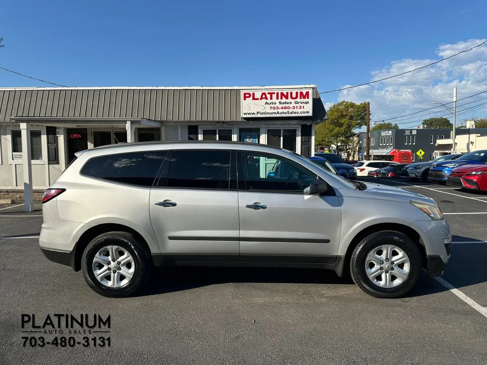 Used 2016 Chevrolet Traverse LS FWD image 2