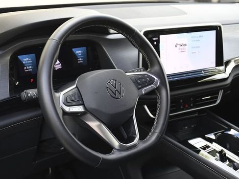 Used 2025 Volkswagen Atlas Cross Sport SE image 21