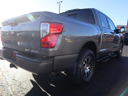Used 2021 Nissan Titan SV w/ SV Convenience Package image 36