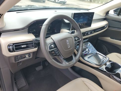Used 2022 Lincoln Nautilus FWD image 13