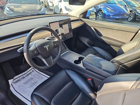 Used 2022 Tesla Model Y Long Range image 15