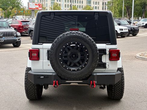 Used 2018 Jeep Wrangler Unlimited Sahara AWD/4WD image 4