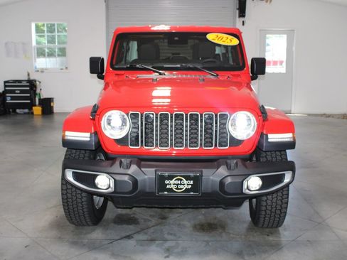 Used 2025 Jeep Wrangler Unlimited Sahara AWD/4WD image 50