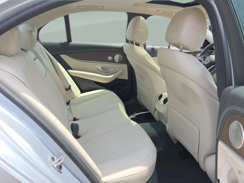 Used 2022 Mercedes-Benz E 350 4MATIC Sedan image 16