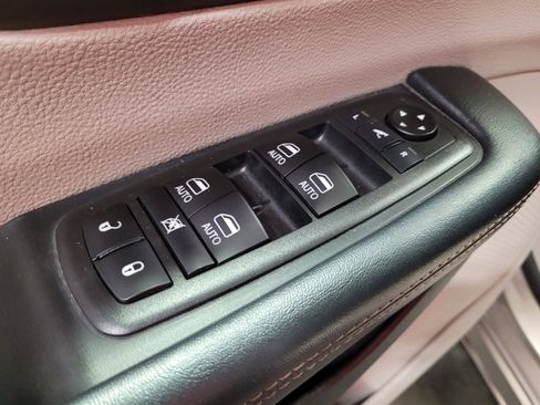 Used 2017 Chrysler Pacifica Touring image 27