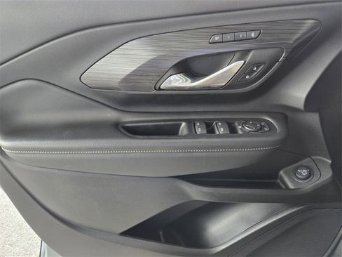 Used 2024 GMC Terrain SLT image 35