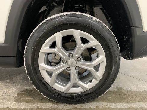 Used 2024 Jeep Compass Latitude image 21