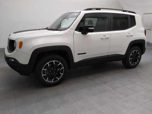 Used 2023 Jeep Renegade Latitude image 2