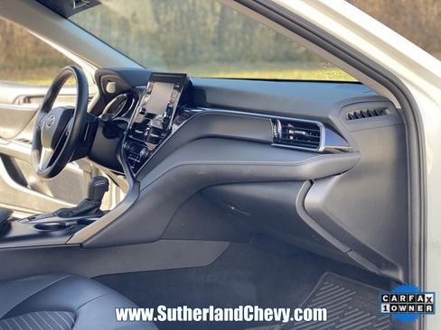 Used 2024 Toyota Camry SE image 17
