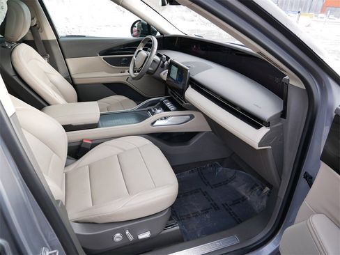 Used 2024 Lincoln Nautilus Premier w/ Equipment Group 102A image 7