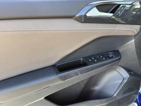 Used 2023 Volkswagen Taos SEL image 10