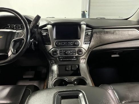 Used 2020 Chevrolet Suburban LT RWD image 20