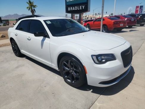 Used 2023 Chrysler 300 Touring w/ Sport Appearance Package RWD image 2
