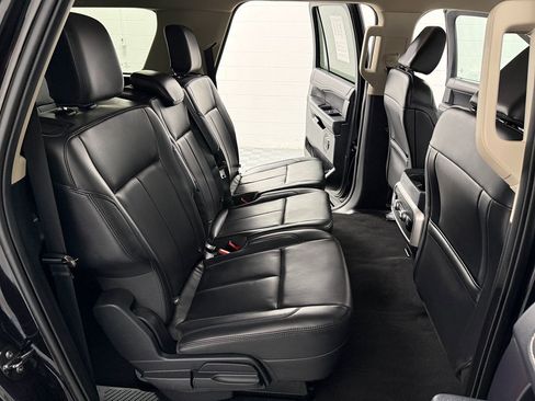 Used 2024 Ford Expedition Max XLT image 13