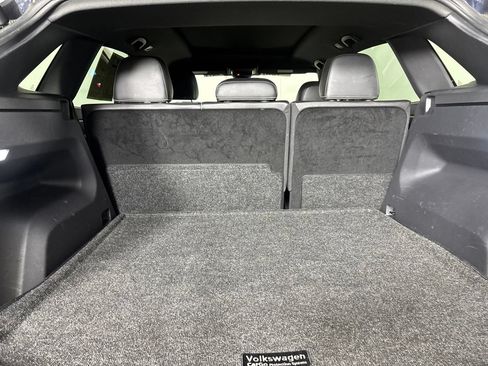 Used 2024 Volkswagen Atlas Cross Sport SE w/ Panoramic Sunroof Package FWD image 25