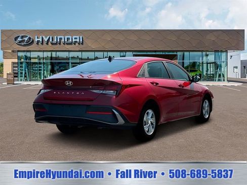 Used 2025 Hyundai Elantra SE FWD image 7