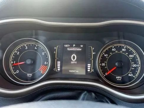 Used 2015 Jeep Cherokee Latitude FWD image 18