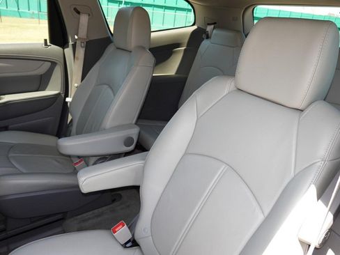Used 2015 Chevrolet Traverse LT FWD image 19