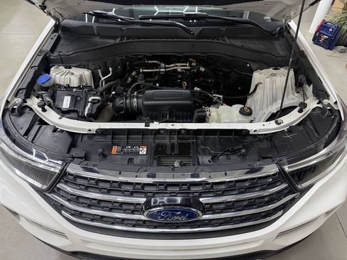 Used 2021 Ford Explorer XLT w/ Equipment Group 202A AWD/4WD image 7