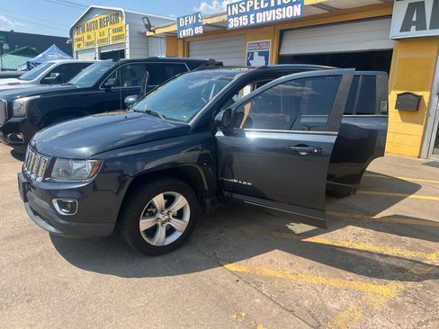 Used 2015 Jeep Compass High Altitude FWD image 9