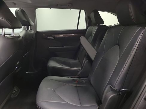 Used 2023 Toyota Highlander Limited image 20