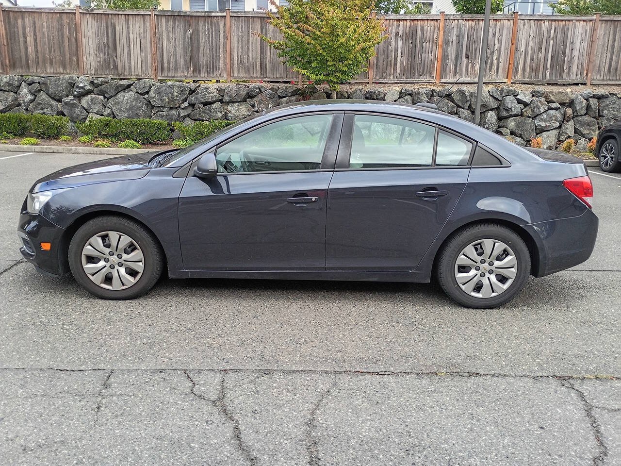 Used 2015 Chevrolet Cruze LS FWD image 5