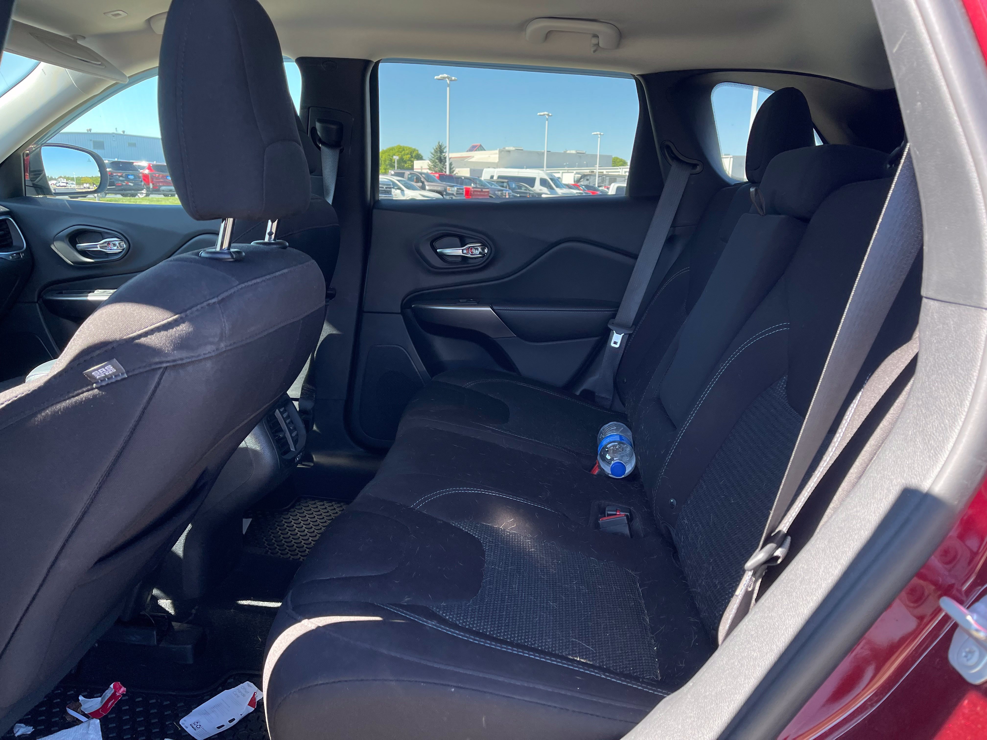 Used 2019 Jeep Cherokee Latitude w/ Cold Weather Group AWD/4WD image 14