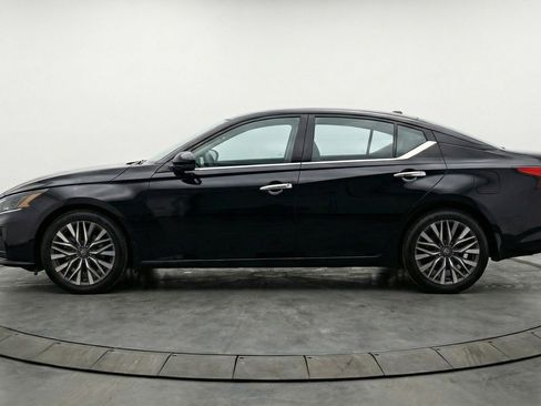 Used 2025 Nissan Altima 2.5 SV image 5