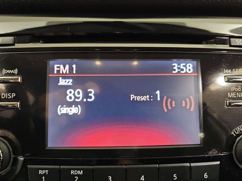 Used 2017 Nissan Rogue S image 24