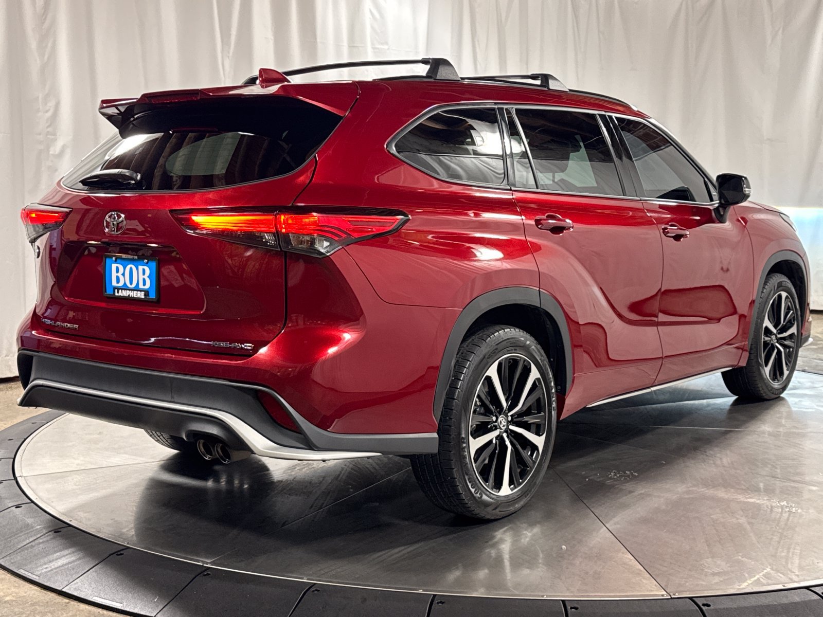 Used 2021 Toyota Highlander XSE AWD/4WD image 10
