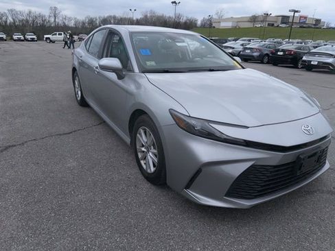 Used 2025 Toyota Camry LE image 5