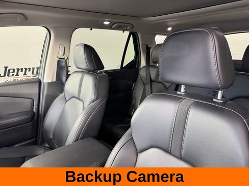 Used 2025 Honda Pilot Touring image 11