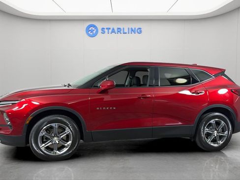 Used 2023 Chevrolet Blazer LT FWD image 2