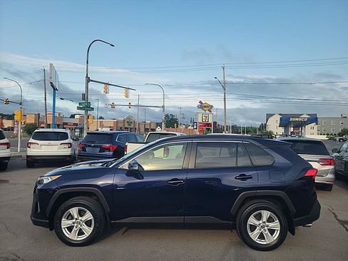 Used 2021 Toyota RAV4 XLE AWD/4WD image 2
