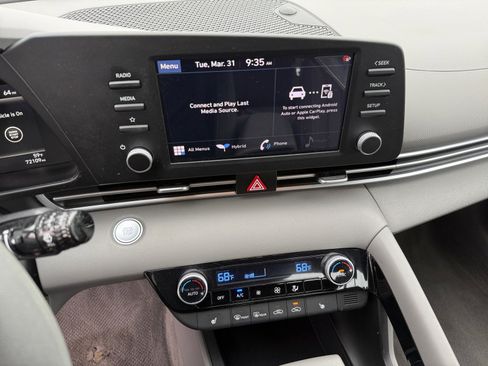 Used 2023 Hyundai Elantra Blue image 12