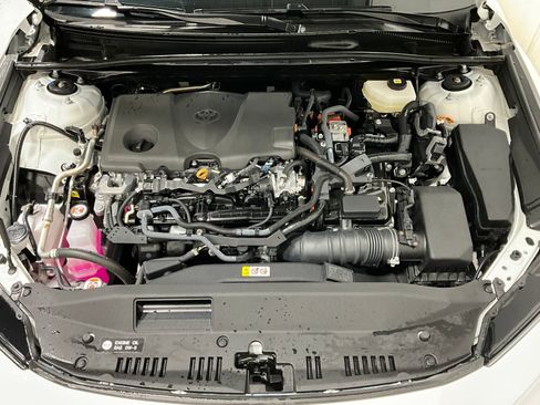 Used 2025 Toyota Camry SE FWD image 11