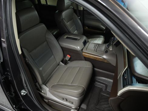 Used 2018 GMC Yukon XL Denali image 16