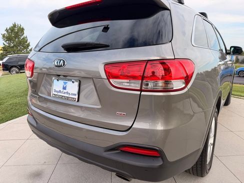 Used 2017 Kia Sorento FWD w/ LX Convenience Package image 35