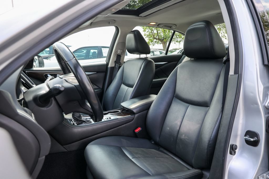 Used 2018 INFINITI Q50 Luxe w/ Essential Package (3.0T Luxe) AWD/4WD image 42