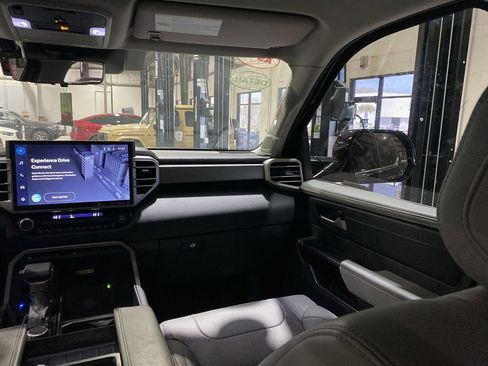 Used 2023 Toyota Tundra Limited image 4