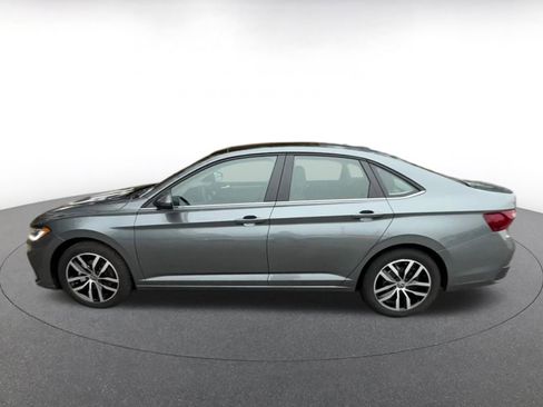 Used 2025 Volkswagen Jetta SE image 9
