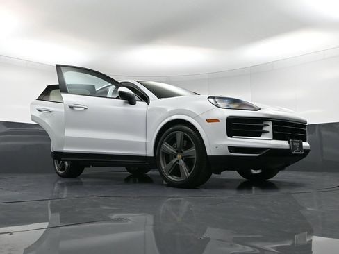 Certified 2024 Porsche Cayenne image 38