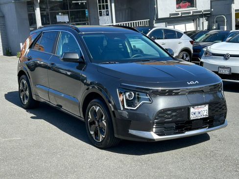 Used 2024 Kia Niro Wind FWD image 3