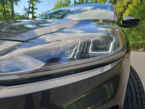 Used 2020 Ford Escape SE Sport FWD image 28