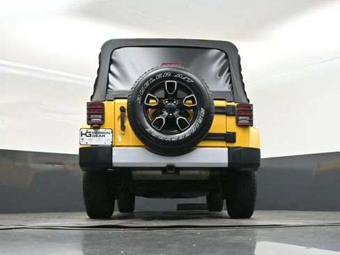 Used 2015 Jeep Wrangler Unlimited Sahara w/ Connectivity Group image 42