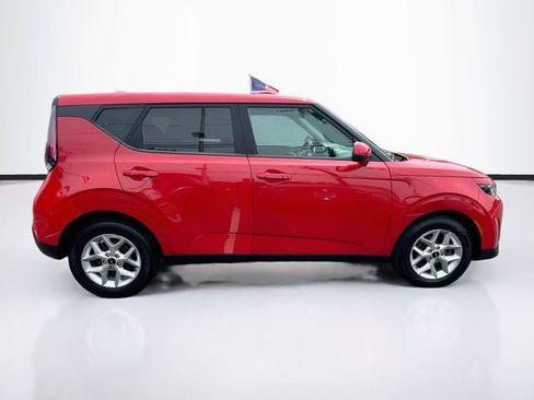 Used 2023 Kia Soul LX w/ LX Technology Package FWD image 10