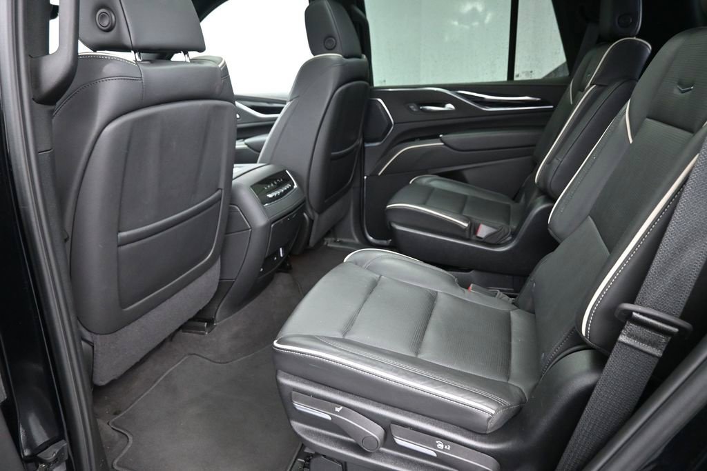 Used 2024 Cadillac Escalade Sport AWD/4WD image 17