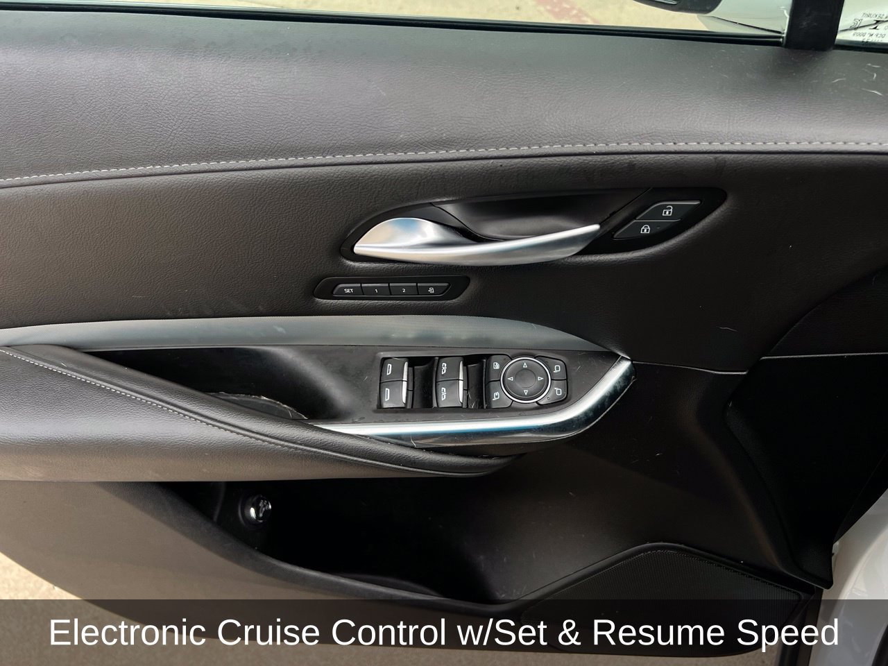 Used 2023 Cadillac XT4 Premium Luxury w/ Technology Package FWD image 11