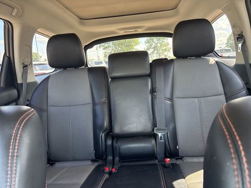 Used 2020 Nissan Pathfinder SL AWD/4WD image 32