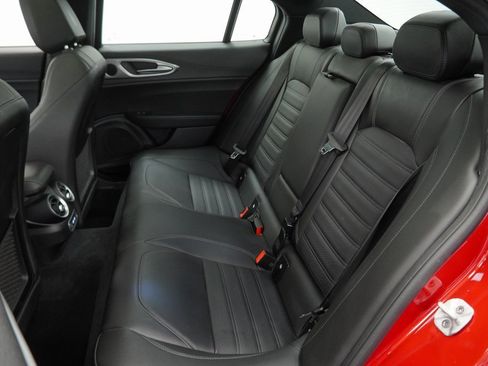 Used 2024 Alfa Romeo Giulia Veloce image 18